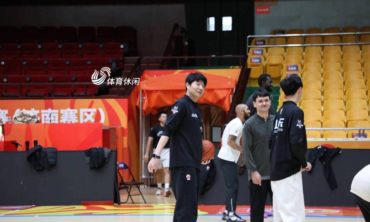 kaiyun-包含德甲赛后走向成谜,山东男篮再遭质疑,引发热议,团队化学反应显著的词条